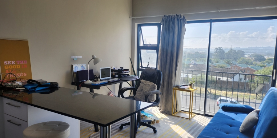 1 Bedroom Property for Sale in Oakglen Western Cape